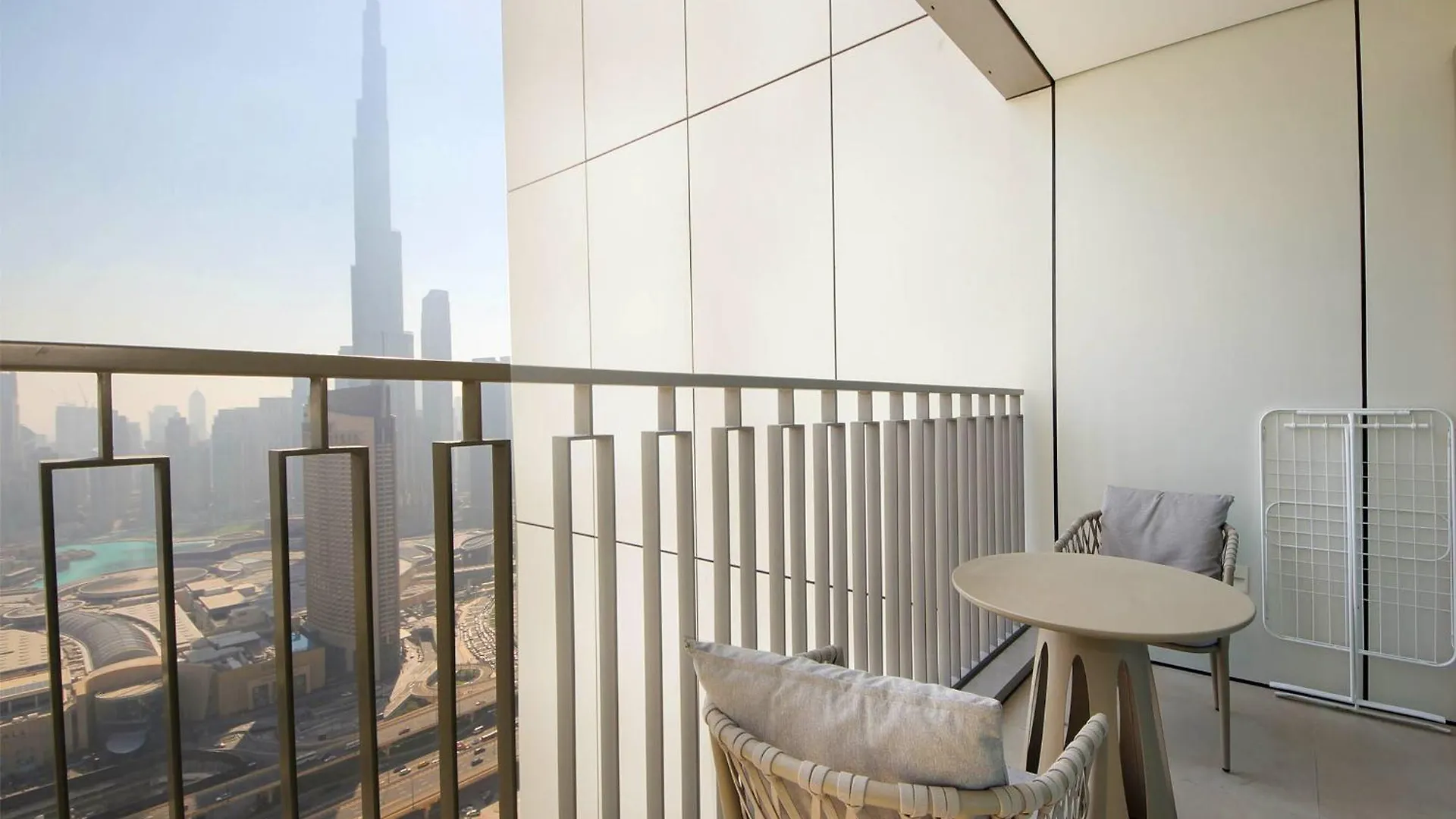 Silk Valley -2-Bedroom Downtown Views 0*, Dubai